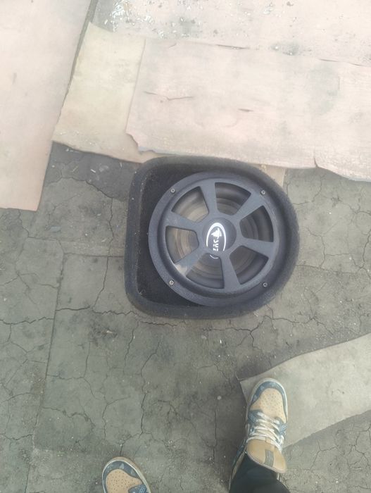 Продам сабвуфер норм играет