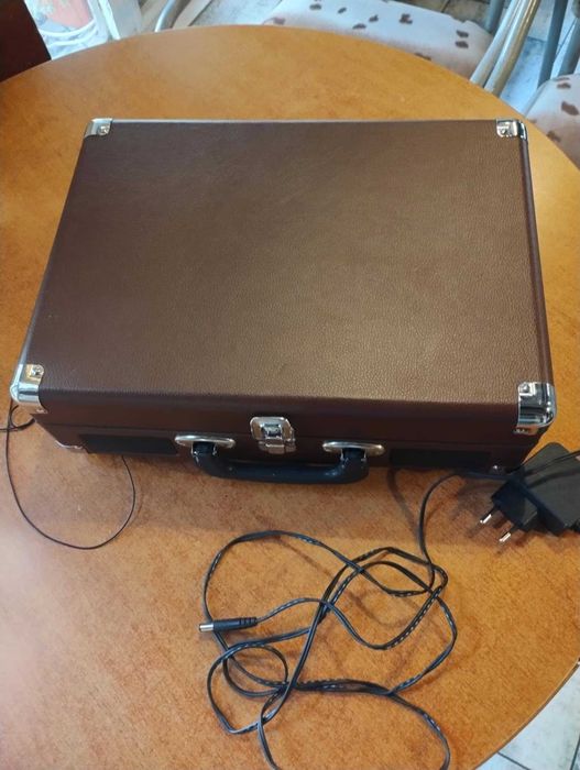 Грамофон, презапис от него на

флашка
, блутут.Изход към усилвател.