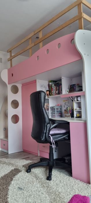 Pat etajat cu dulap si birou