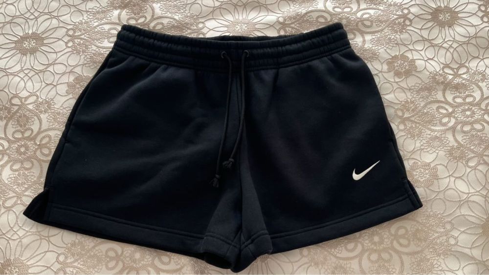 Спортни панталони Nike