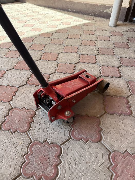 Продам домкрат 3т