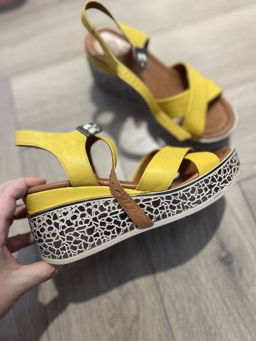 Босоножки женские