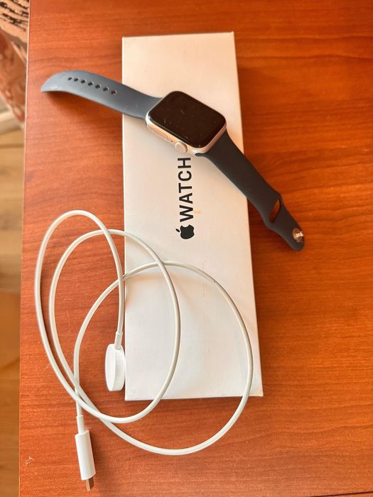 Продам часы Apple watch SE2