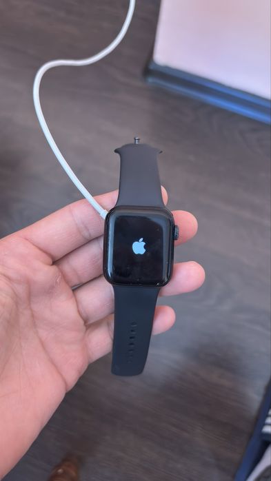 Apple watch SE 2021 40мм + каишка S/M размер