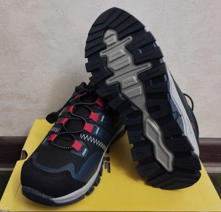 Продам Подростковые кроссовки.На осень и теплую зиму.Турция.Р 33,34