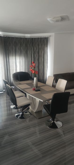 Vand casa zona Livezile