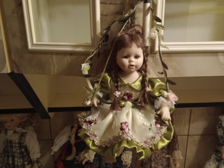 Păpuși de porțelan