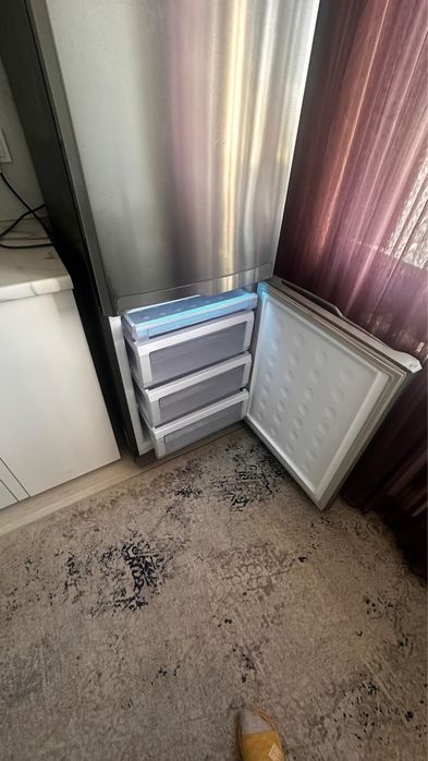 Продается холодильник Самсунг в г.Астана