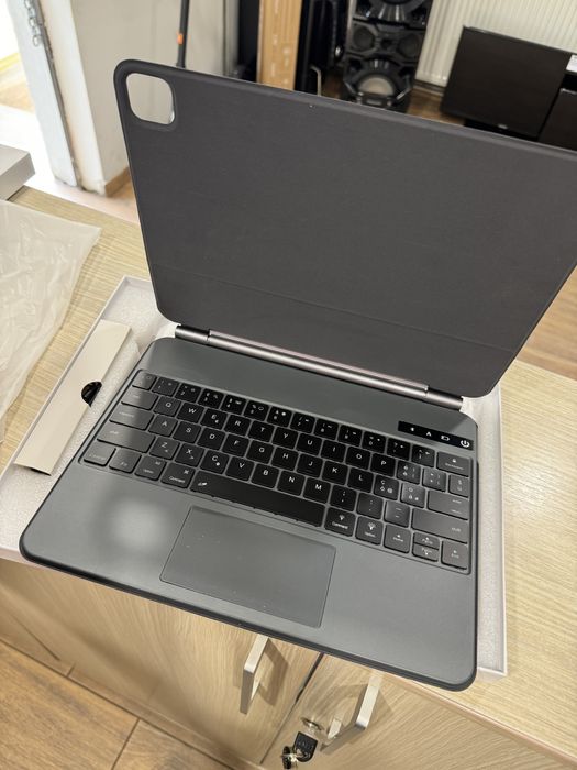 Husa cu tastatura JADEMALL pentru iPad Pro 12.9 Gen 3/4/5/6, NOUA!!