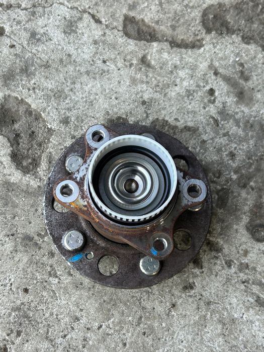 Подшипник в сборе с кореи оригинал kia k5 2012