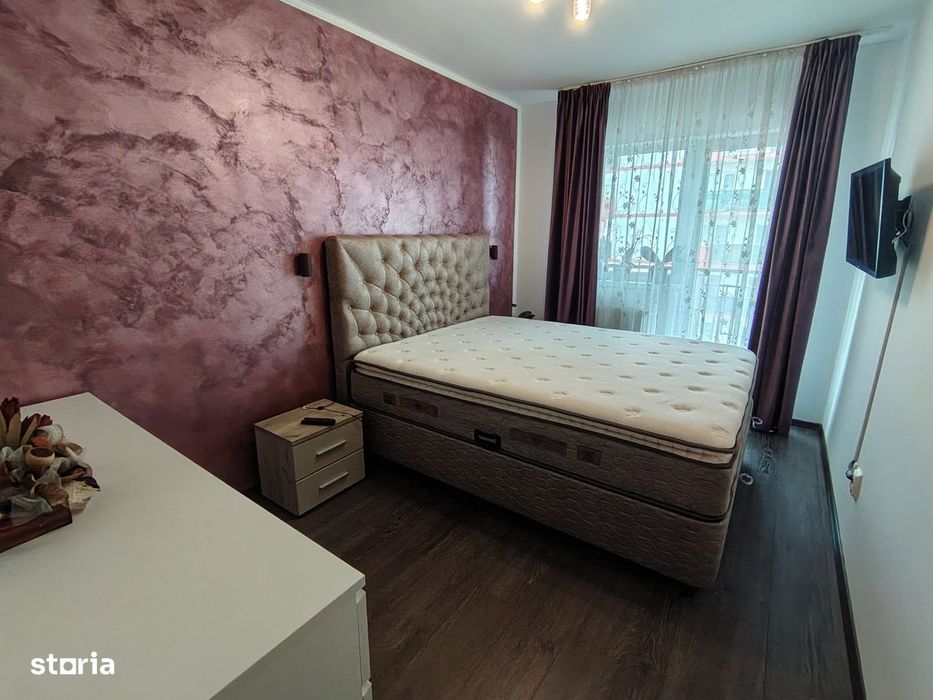 Apartament de vanzare 3 camere cu terasa, mobilat si utilat, parcare