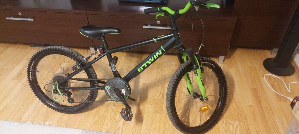 Bicicleta 20 inch B twin si casca