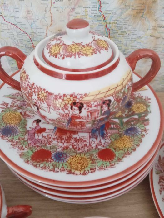 Порцеланов сервиз 21 части,фин костен порцелан.