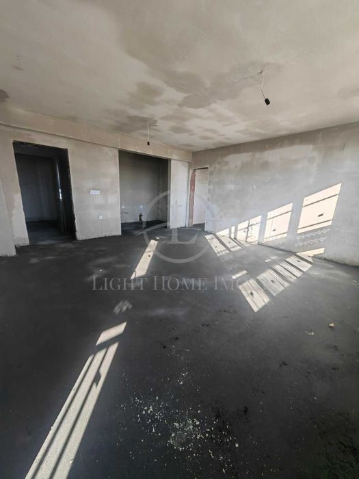 Продава се Тристаен апартамент в Пловдив, Остромила - 116 кв.м за 983 €/кв.м - Снимка #2