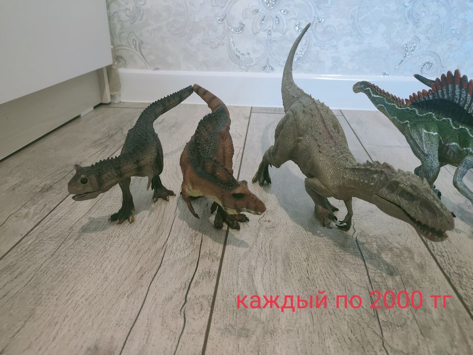 Продам динозавров