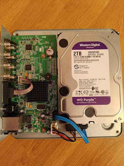DVR 8 canale Hikvision cu HDD 2TB inclus