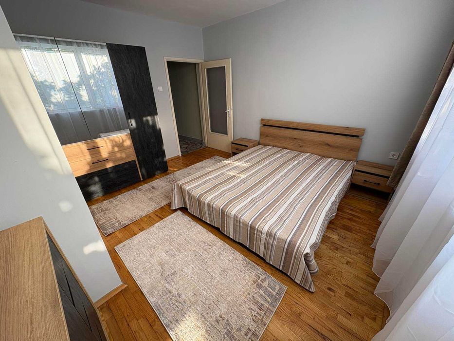 Дава се под наем Тристаен апартамент в Добрич, ЖП Гара - 80 кв.м за 357 € - Снимка #1