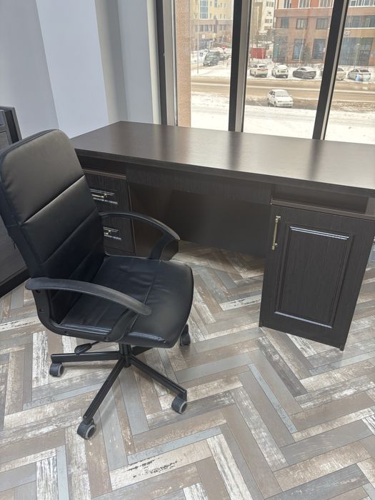 Продам стол руководителя