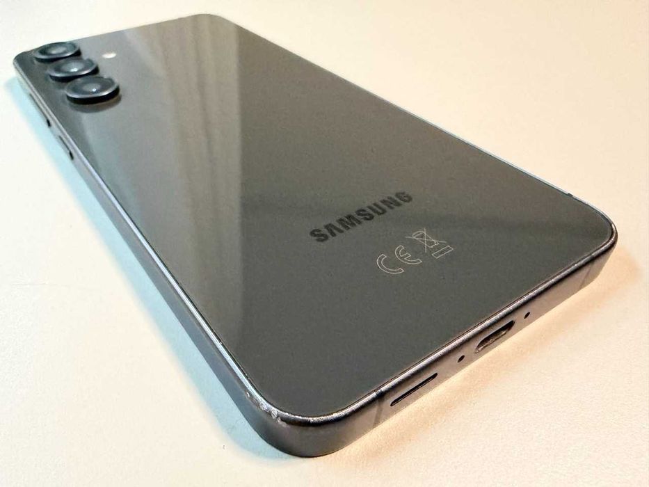 Samsung / Galaxy S24 FE 128 Gb / Black / 100% Acumulator