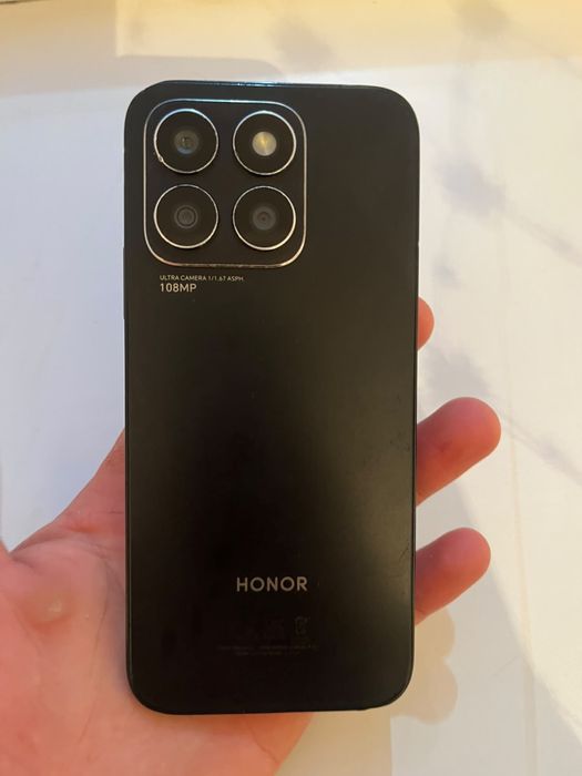 Продам HONORX8b.