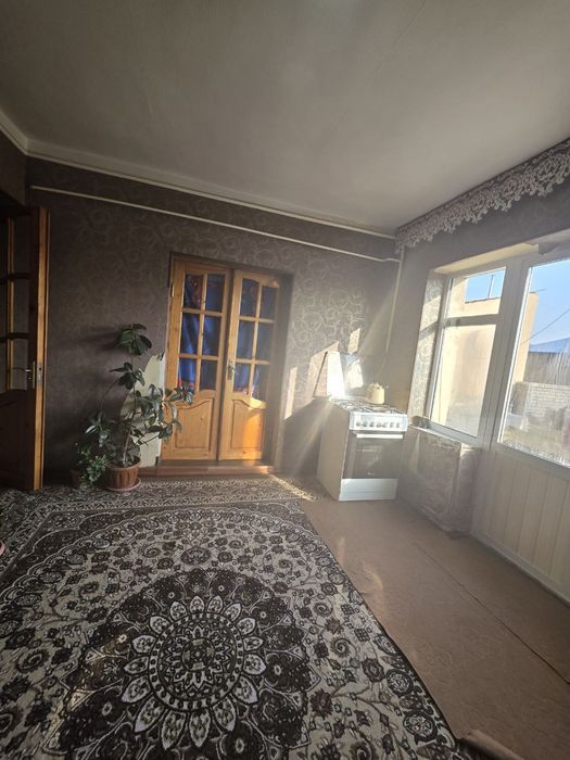 Кибрай тумани Бурота махалласида 8 сотих  4 хонали уй сотилади.