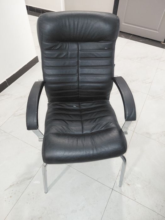 Продам кресло офисный