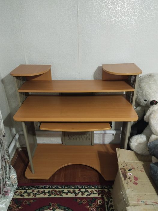 Продам компьютерный стол