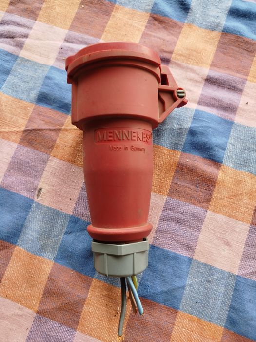 Трёх фазный штекер