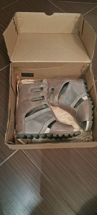 Vand sandale din piele