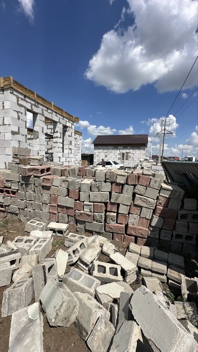 Продам б/у рваный кирпич для забора