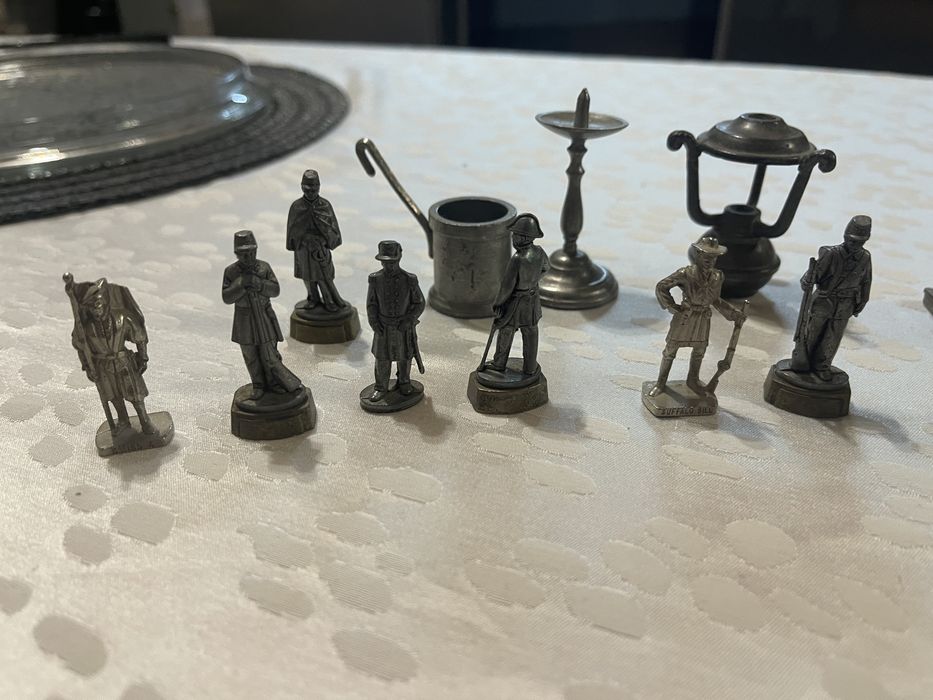 Оловвни фигурки