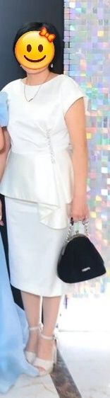 Продам платье белом цвете