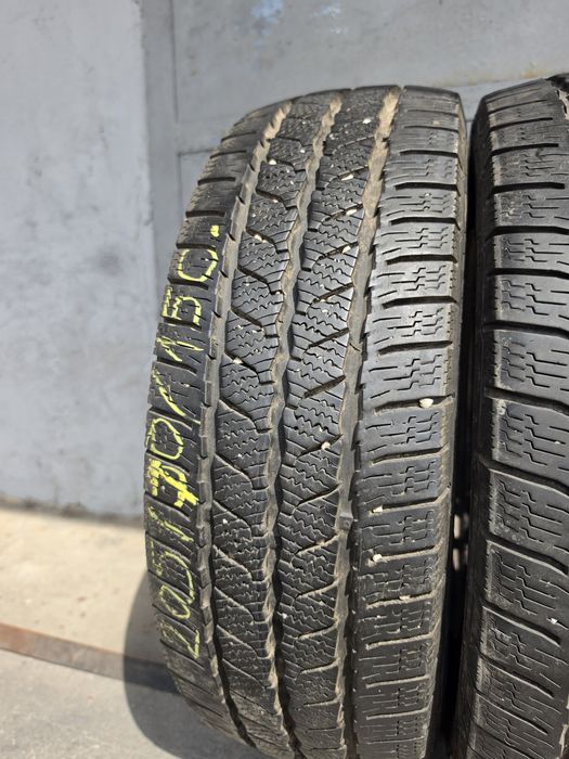 2 бр.  гуми за бус  205/70/15C Continental 9 mm DOT 4516