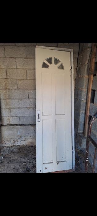 Продаются деревянные двери