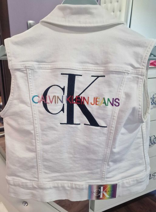 Елек Calvin Klein