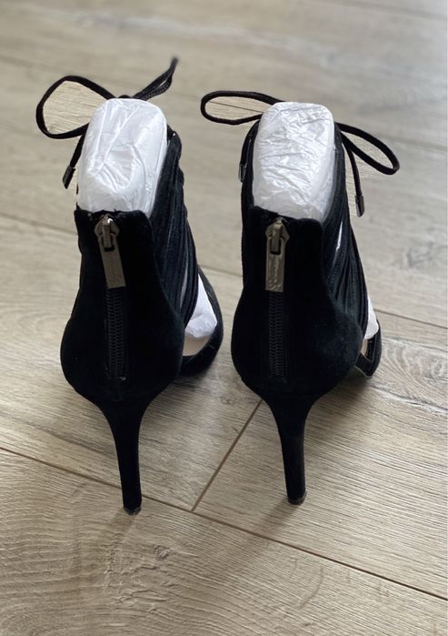 Черни елегантни дамски обувки с висок ток, естествен велур