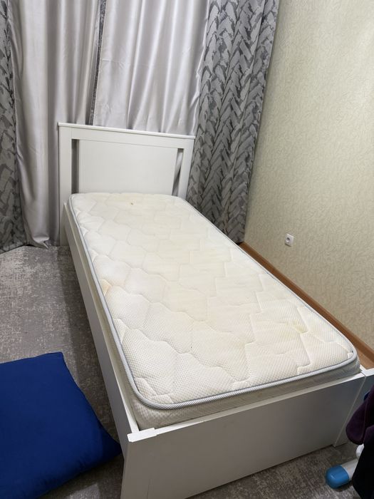 Продается кровать икеа 180/90