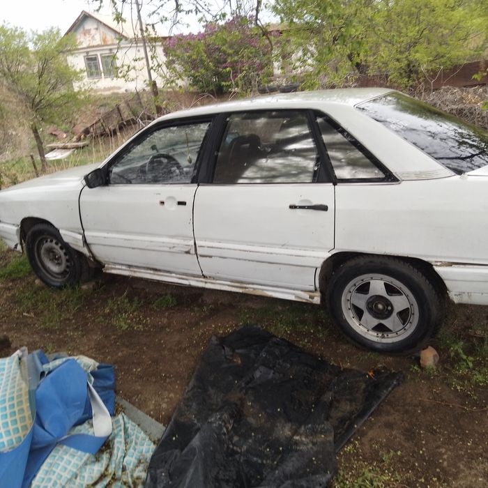 Продам ауди 100.