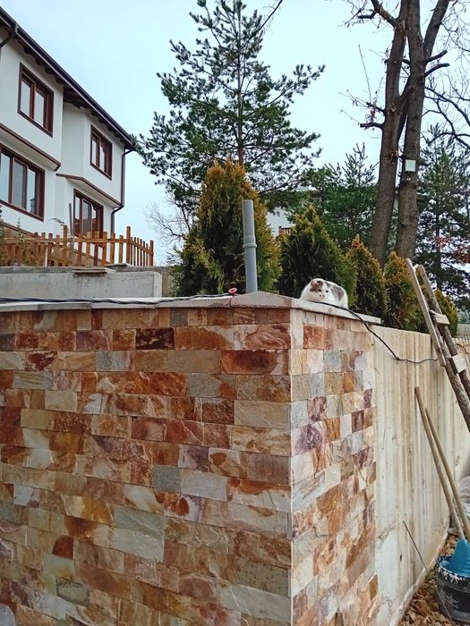 Лепене на изкуствен и естествен камък