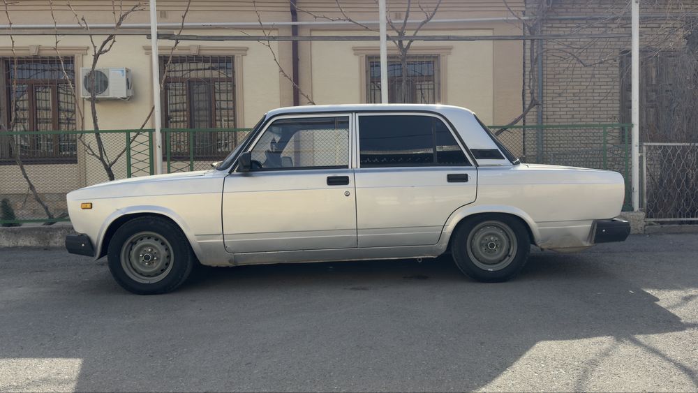 Vaz 2107 sotiladi