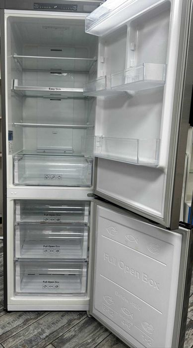 Холодильник Samsung