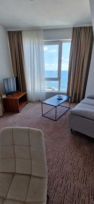 Дава се под наем Хотел в Китен - 1100 кв.м за 26000 € - Снимка #1