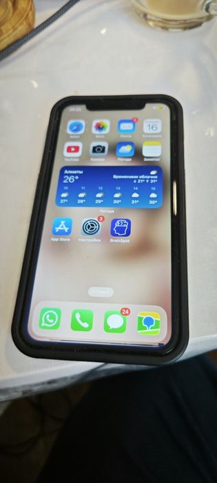 iPhone 11  white 128g