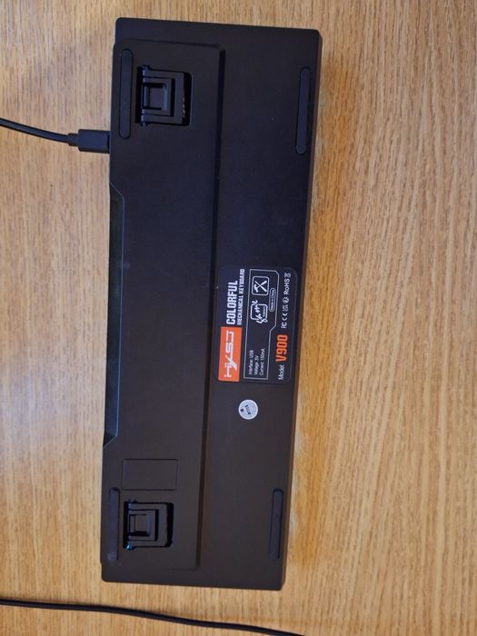Tastatură mecanică V900