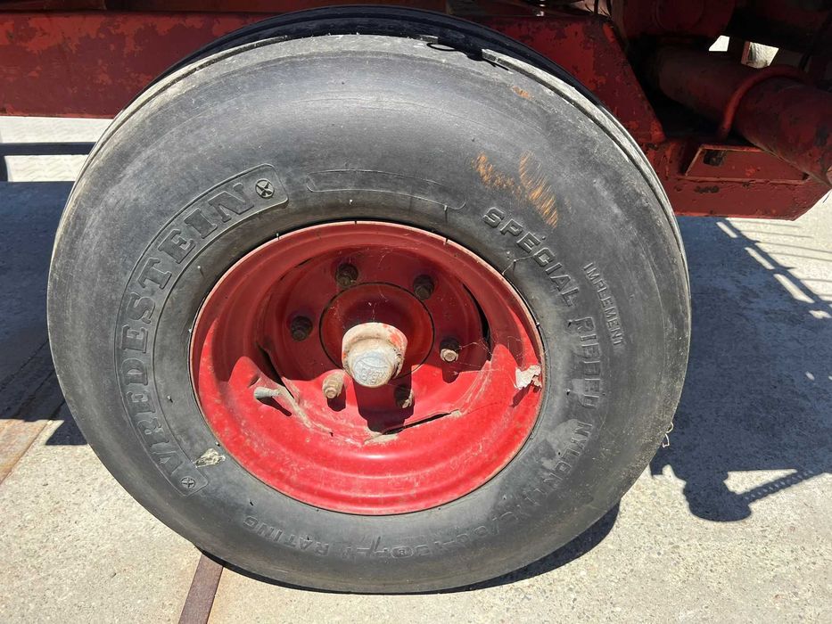 Ремарке за тор – 4 тона, с осова спирачка