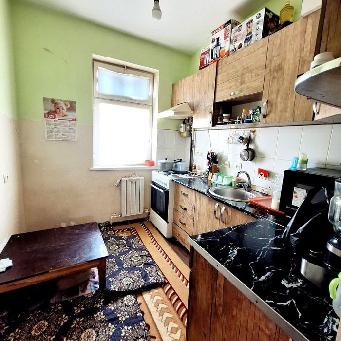 Кармана туманида 3 хонали 2 этажи домнинг 2 чи этажидан квартира сотил