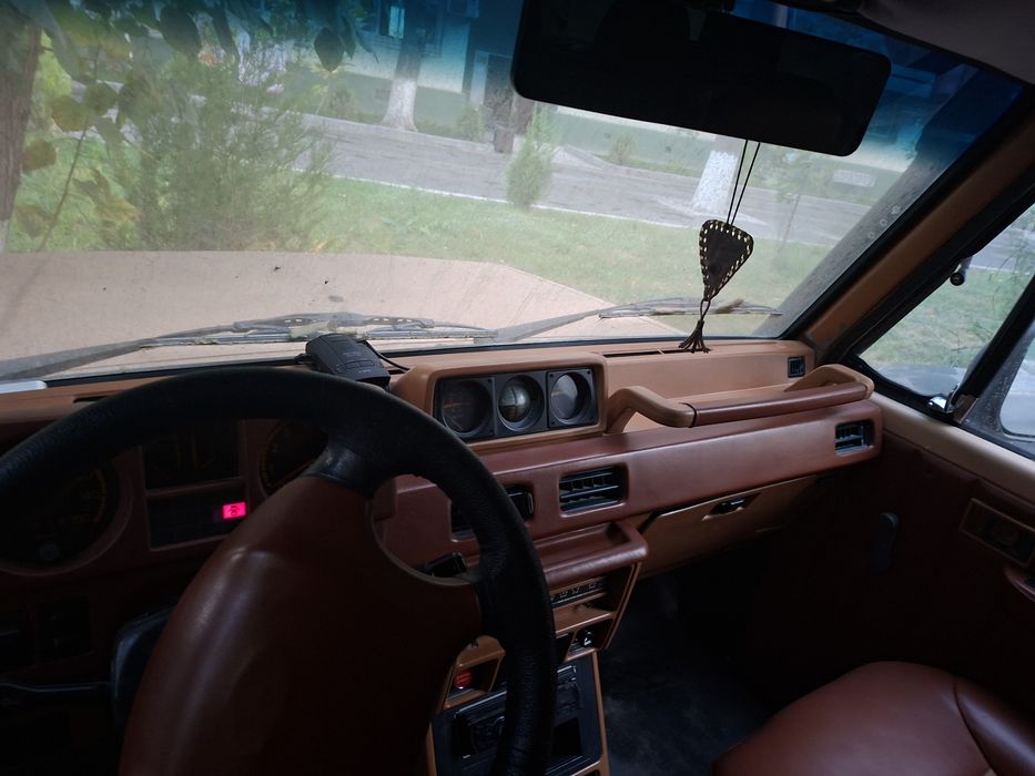Продается MITSUBISHI MONTERO (PAJERO).
1988 год выпуска. 
234 000 проб