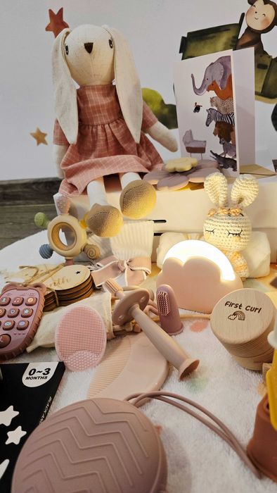 Baby box complet • Jucarii + ingrijire + decor