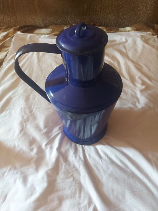 Carafa veche din tabla