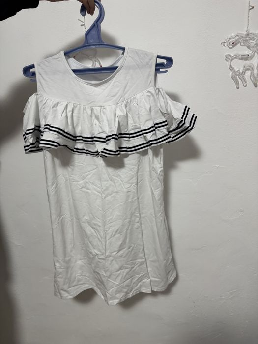 Нарядное платье без рукавов